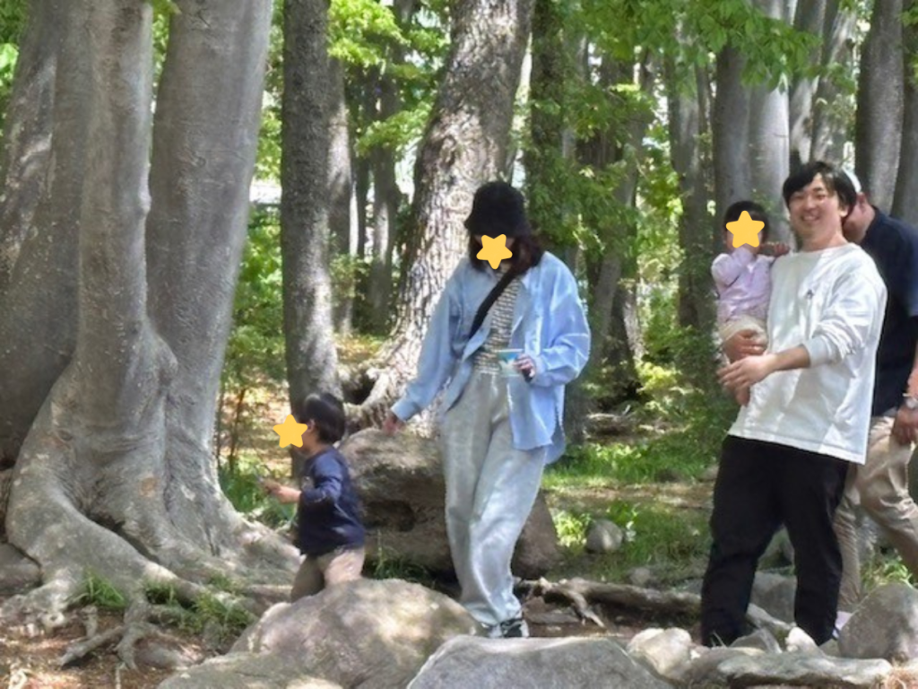 家族で自然散策